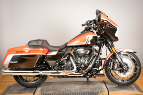 2024 Harley-Davidson® CVO™ Street Glide® FLHXSE thumb 3