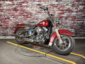 Harley-Davidson® Heritage Softail® Classic 2002 FLSTCI RICH RED W/STRIPES thumb 0