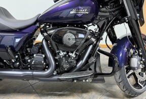2025 Harley-Davidson® Street Glide® Mystic Shift thumb 3