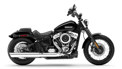 2026 Harley-Davidson® Street Bob® Vivid Black Chrome Laced Wheels