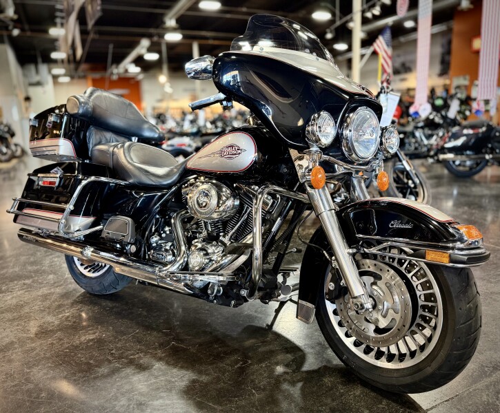 2009 Harley-Davidson® Electra Glide® Classic Vivid Black/ Pewter Pearl