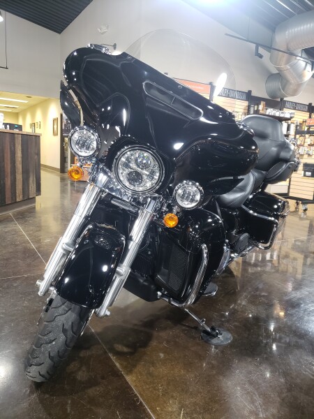 2022 Harley-Davidson® Ultra Limited Vivid Black