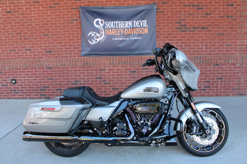 2023 Harley-Davidson® CVO™ Street Glide® Dark Platinum w/Pinstripe