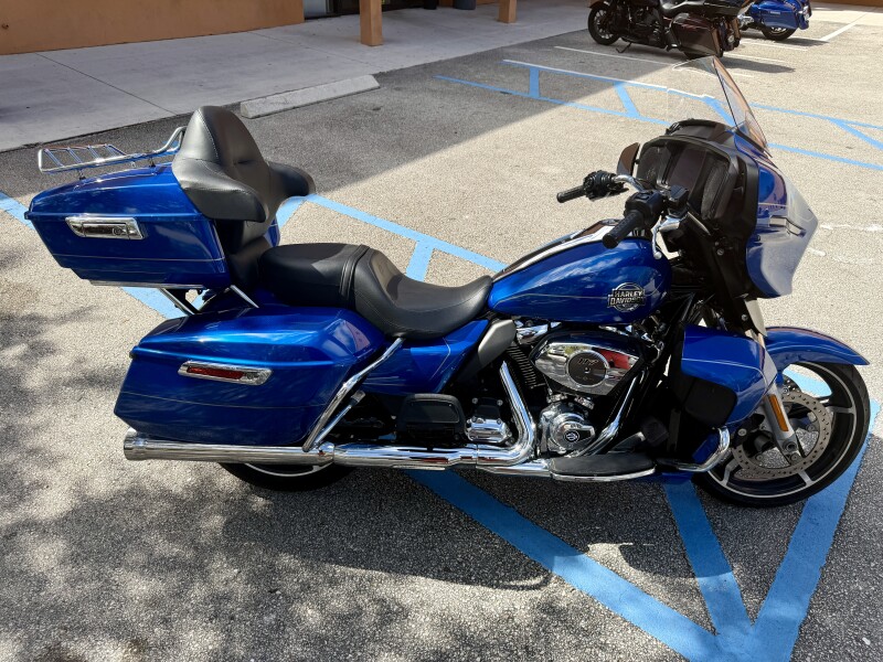 FLHXU 2025 Street Glide™ Ultra