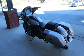 2023 Harley-Davidson® CVO™ Street Glide® Dark Platinum w/Pinstripe thumb 0