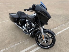 2026 Harley-Davidson® Street Glide® Midnight Ember Chrome Trim thumb 3