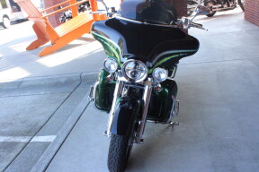 2006 Harley-Davidson® Screamin’ Eagle Ultra Classic Electra Glide Two-Tone Black Emerald and Majesti thumb 2