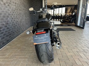 2025 Harley-Davidson® Breakout™ Vivid Black thumb 1
