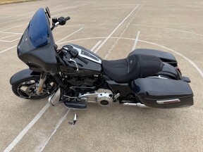 2026 Harley-Davidson® Street Glide® Midnight Ember Chrome Trim thumb 0