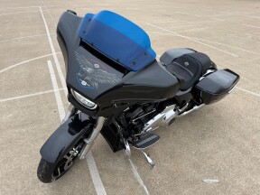 2026 Harley-Davidson® Street Glide® Midnight Ember Chrome Trim thumb 1