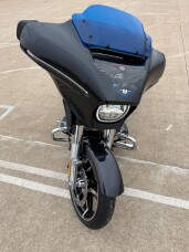2026 Harley-Davidson® Street Glide® Midnight Ember Chrome Trim thumb 2