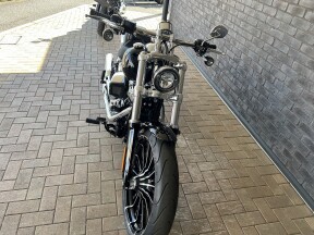 2025 Harley-Davidson® Breakout™ Vivid Black thumb 0