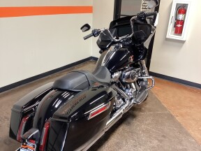 2024 Harley-Davidson® Road Glide® Vivid Black thumb 3
