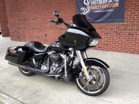 2022 Harley-Davidson® Road Glide® Vivid Black thumb 2