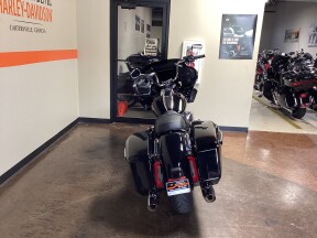 2024 Harley-Davidson® Road Glide® Vivid Black thumb 2