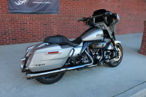 2023 Harley-Davidson® CVO™ Street Glide® Dark Platinum w/Pinstripe thumb 2