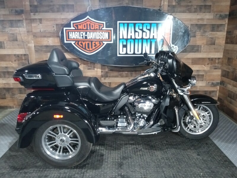 2024 Harley-Davidson® Tri Glide® Ultra Vivid Black