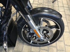 2025 Harley-Davidson® Street Glide® Mystic Shift thumb 2