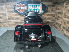 2024 Harley-Davidson® Tri Glide® Ultra Vivid Black thumb 1