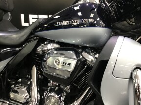2019 Harley-Davidson® Ultra Limited Midnight Blue/Barracuda Silver thumb 3