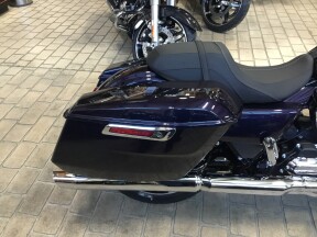 2025 Harley-Davidson® Street Glide® Mystic Shift thumb 0