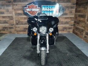 2024 Harley-Davidson® Tri Glide® Ultra Vivid Black thumb 3