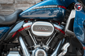 2020 Harley-Davidson® CVO™ Limited FLHTKSE thumb 2