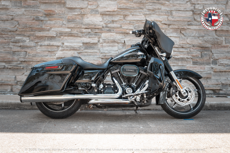 2016 Harley-Davidson® CVO™ Street Glide® FLHXSE