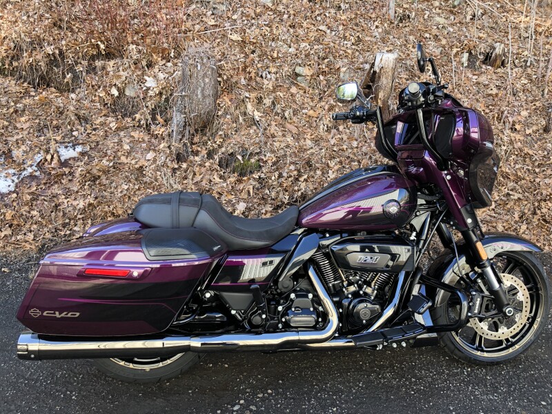 2025 Harley-Davidson® CVO™ Street Glide™ Poison Berry