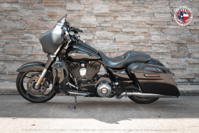 2016 Harley-Davidson® CVO™ Street Glide® FLHXSE thumb 3