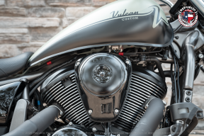 2023 Kawasaki Vulcan® 900 Custom VN900C/F thumb 2