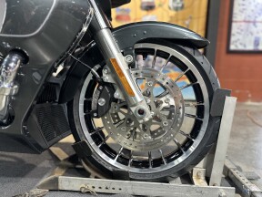 Harley-Davidson® Street Glide Limited 2026 FLHXL IRON HORSE MTLC W/ PINSTRIP thumb 1