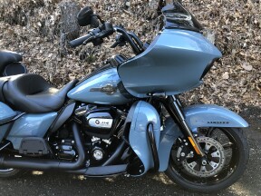 2024 Harley-Davidson® Road Glide® Limited Sharkskin Blue thumb 3