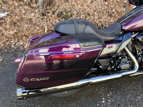 2025 Harley-Davidson® CVO™ Street Glide™ Poison Berry thumb 2