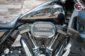 2016 Harley-Davidson® CVO™ Street Glide® FLHXSE thumb 1
