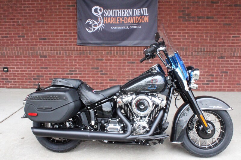 2026 Harley-Davidson® Heritage Classic Midnight Ember Two-Up Laced Wheels