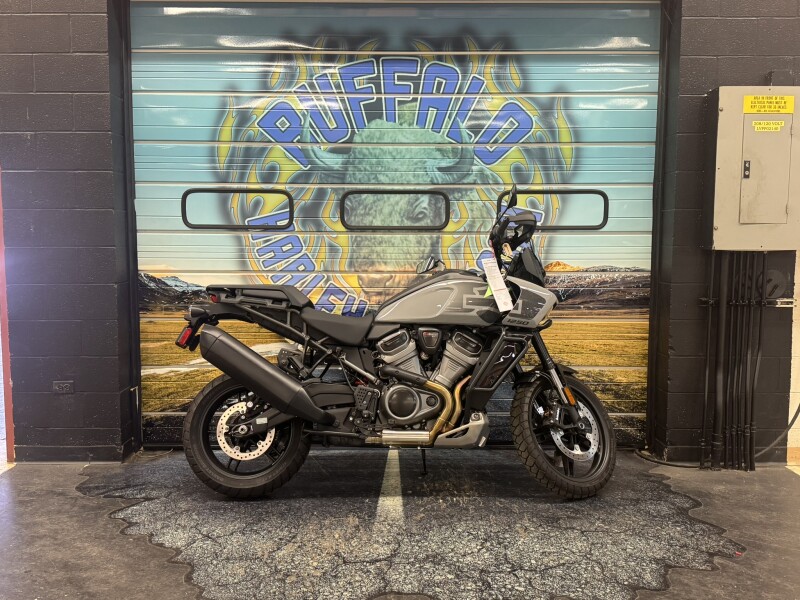 2024 Harley-Davidson<sup>®</sup> Pan America™ 1250 Special Vivid Black