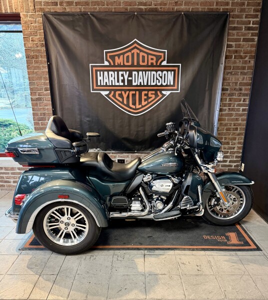 2020 Harley-Davidson® Tri Glide® Ultra FLHTCUTG Spruce