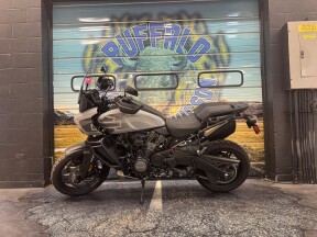 2024 Harley-Davidson<sup>®</sup> Pan America™ 1250 Special Vivid Black thumb 3