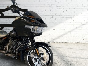 2026 Harley-Davidson® Road Glide® thumb 2