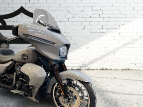 2026 Harley-Davidson® Street Glide™ 3 Limited Dark Billiard Gray Black Trim thumb 2