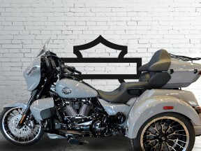 2026 Harley-Davidson® Street Glide™ 3 Limited Dark Billiard Gray Black Trim thumb 3