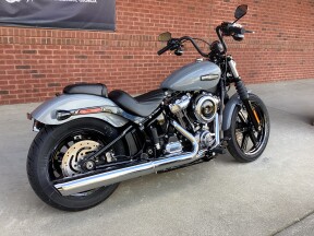 2026 Harley-Davidson® Street Bob® Dark Billiard Gray Chrome Cast Wheels thumb 2