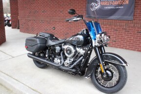 2026 Harley-Davidson® Heritage Classic Midnight Ember Two-Up Laced Wheels thumb 3
