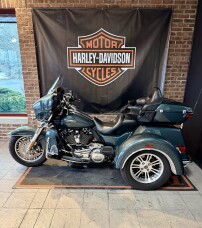 2020 Harley-Davidson® Tri Glide® Ultra FLHTCUTG Spruce thumb 0