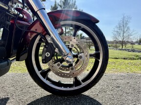 2022 Harley-Davidson® CVO™ Tri Glide® FLHTCUTGSE thumb 0