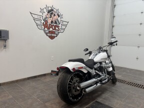 2024 Harley-Davidson® Breakout® 117 White Onyx Pearl thumb 2