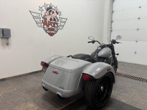 2024 Harley-Davidson® Freewheeler® Billiard Gray thumb 2
