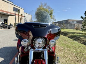 2022 Harley-Davidson® CVO™ Tri Glide® FLHTCUTGSE thumb 3