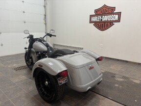 2024 Harley-Davidson® Freewheeler® Billiard Gray thumb 1